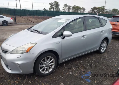 2014 Toyota Prius V Five z USA, uszkodzony, nr VIN JTDZN3EU6E3318801
